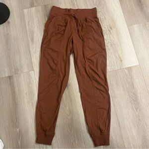 Lululemon Women’s Jogger Pants Size 4